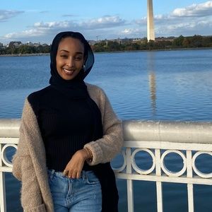 Meet your Posher, Aziza